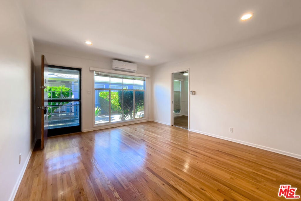 Photo of Listing #25501481