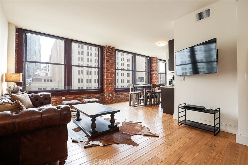 Photo of Listing #SB25027958