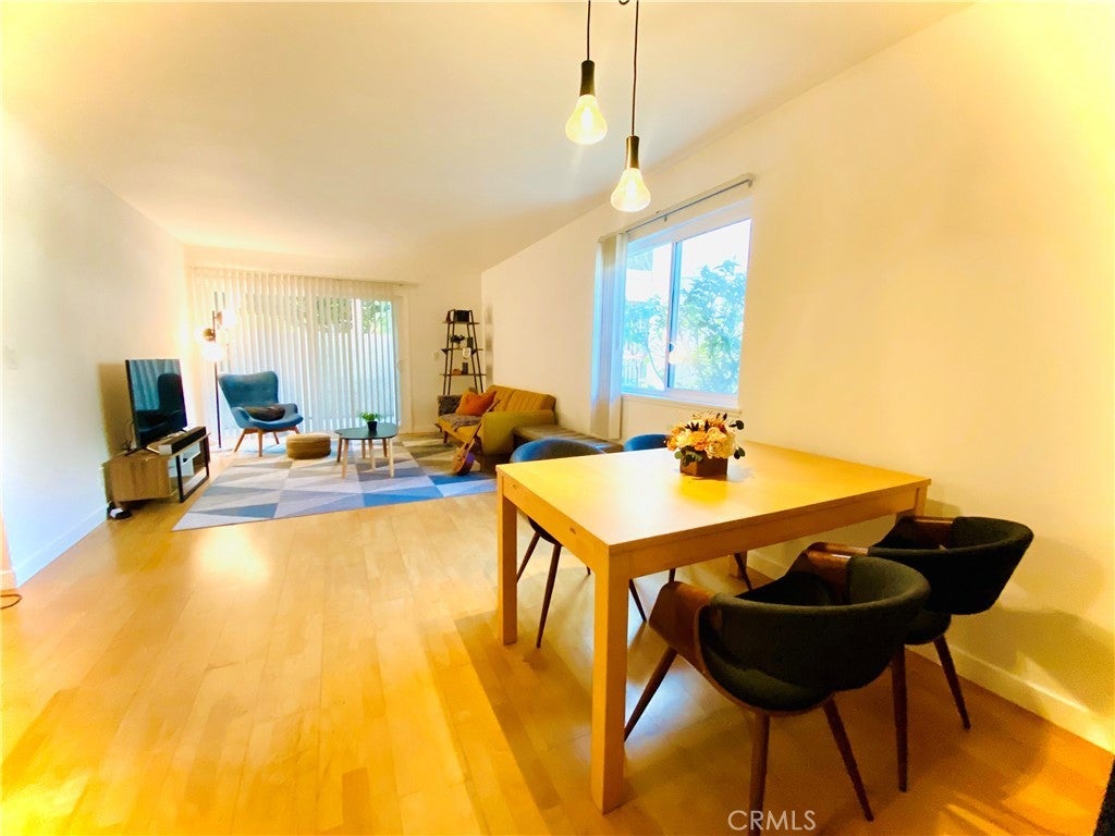 Photo of Listing #DW25039903