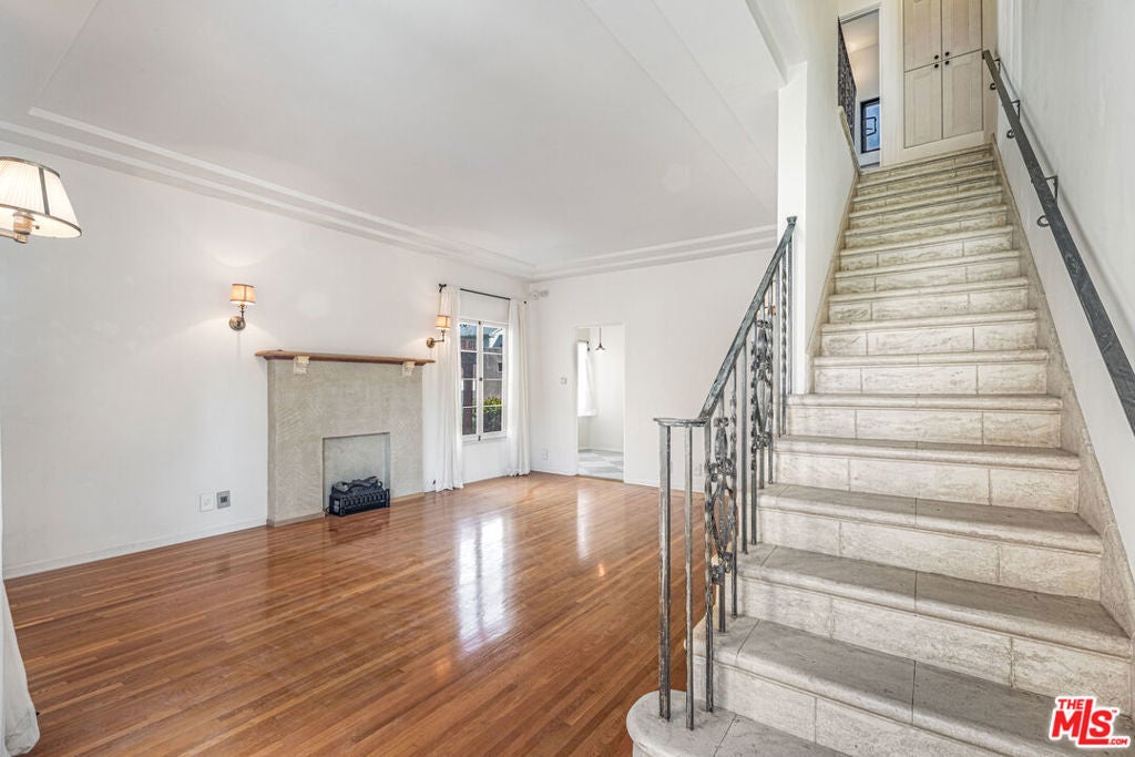 Photo of Listing #25496197