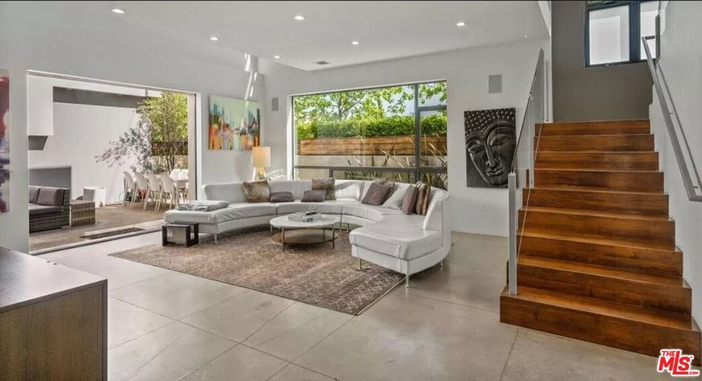 Photo of Listing #25488793