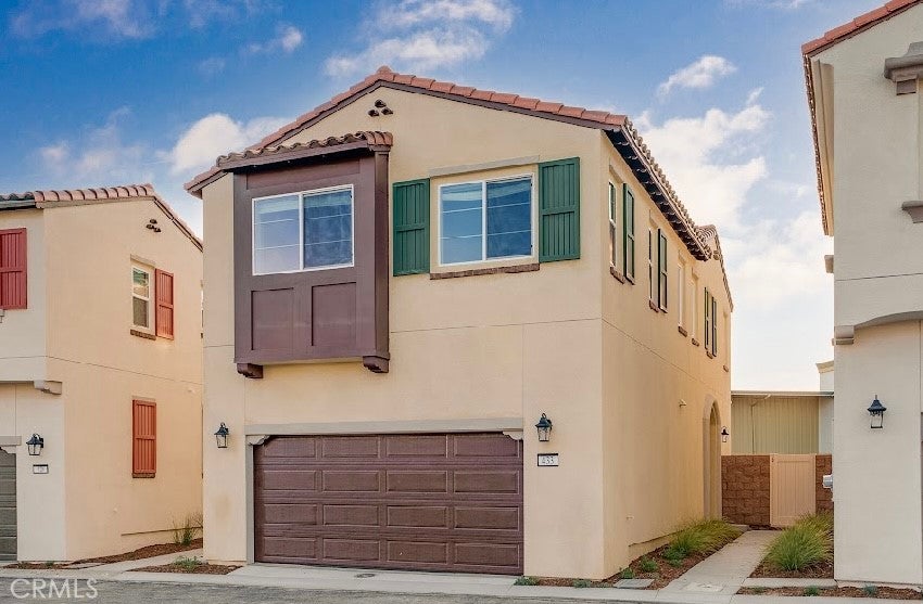 Photo of Listing #IV25044794