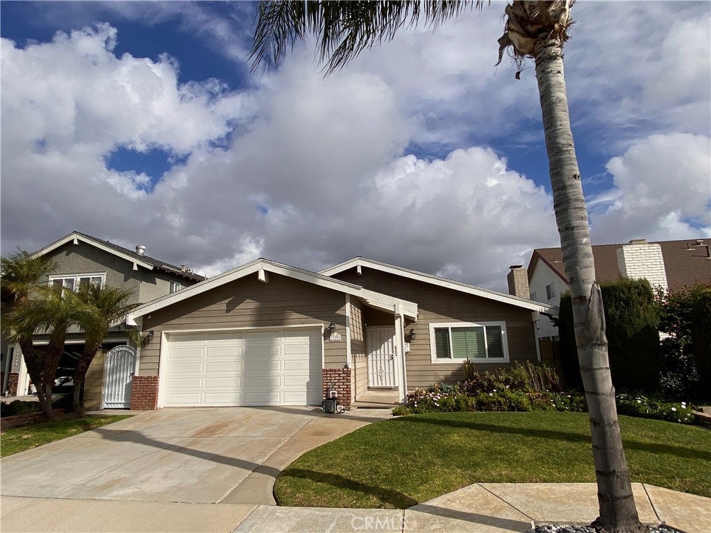 Photo of Listing #SB25045313