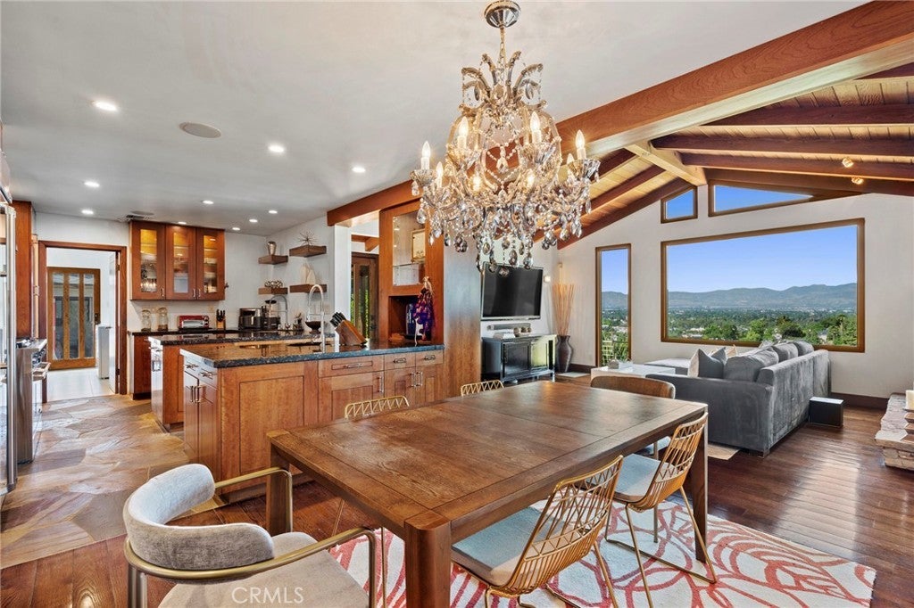 Photo of Listing #CV25045538