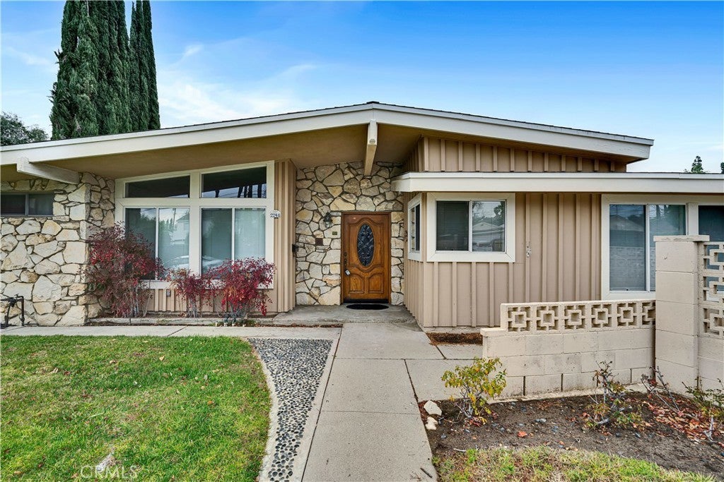 Photo of Listing #SR25047125