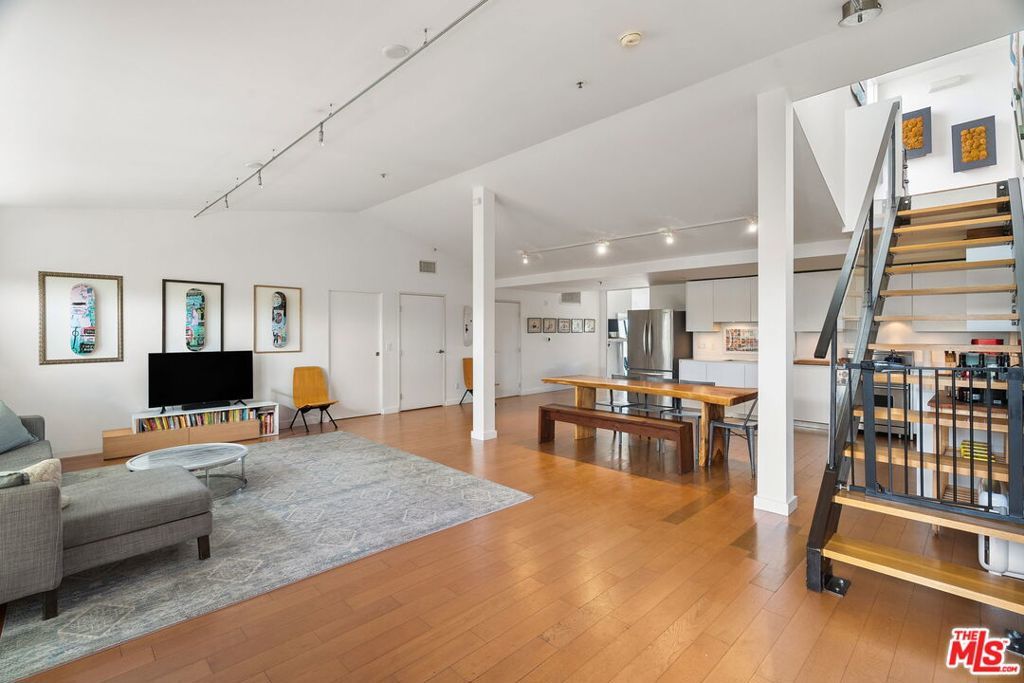 Photo of Listing #25506135