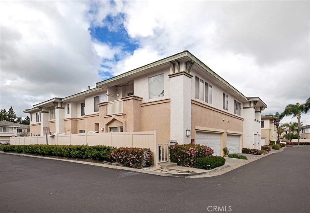 Photo of Listing #OC25052001