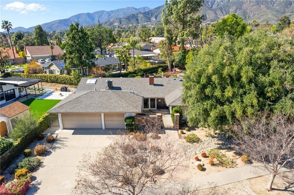 Photo of Listing #IV25055295