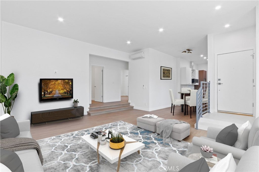 Photo of Listing #SR25055438