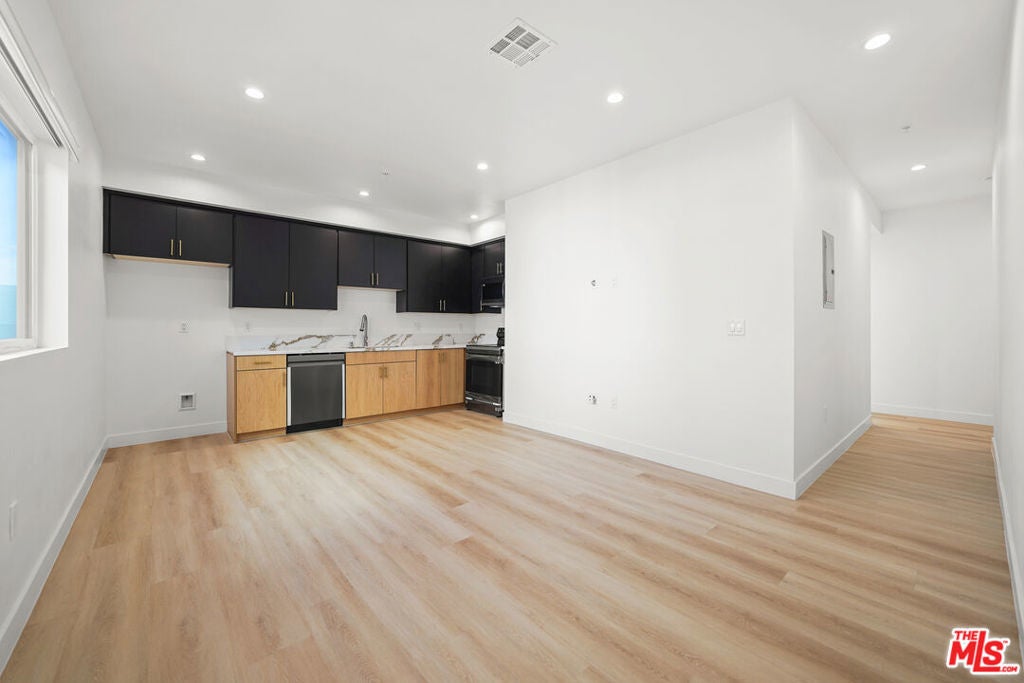 Photo of Listing #25511279