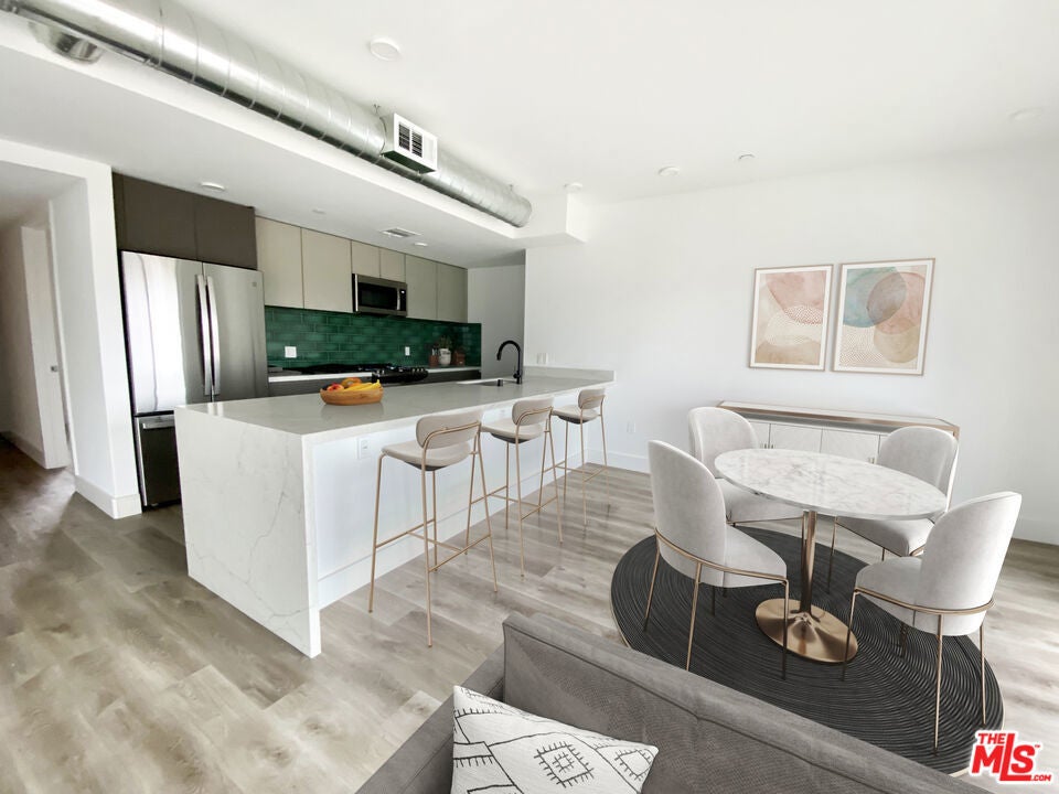 Photo of Listing #25511545