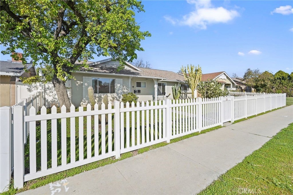 Photo of Listing #SR25055490