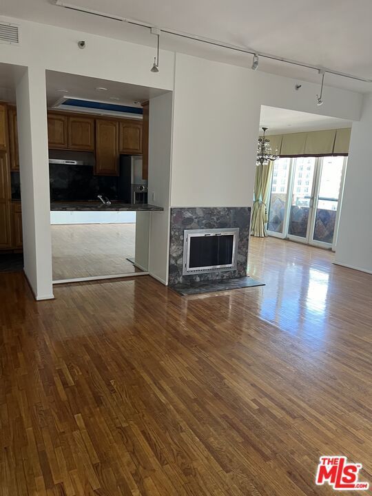 Photo of Listing #25511641