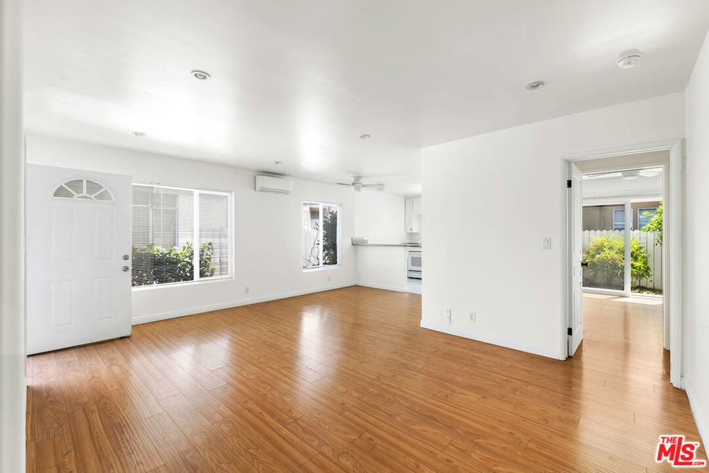 Photo of Listing #25511971