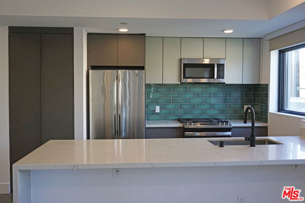 Photo of Listing #25512811