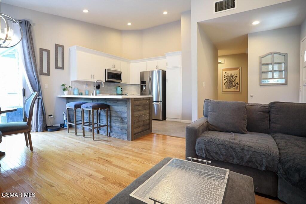 Photo of Listing #225001309