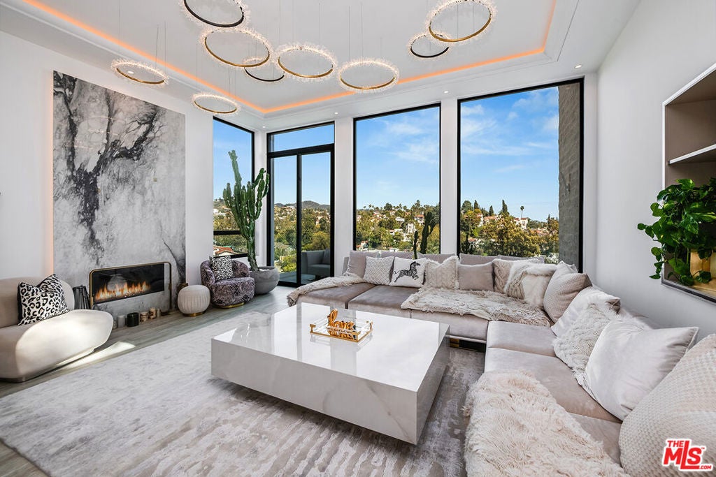 Photo of Listing #25513603