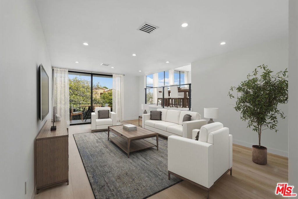 Photo of Listing #25514219