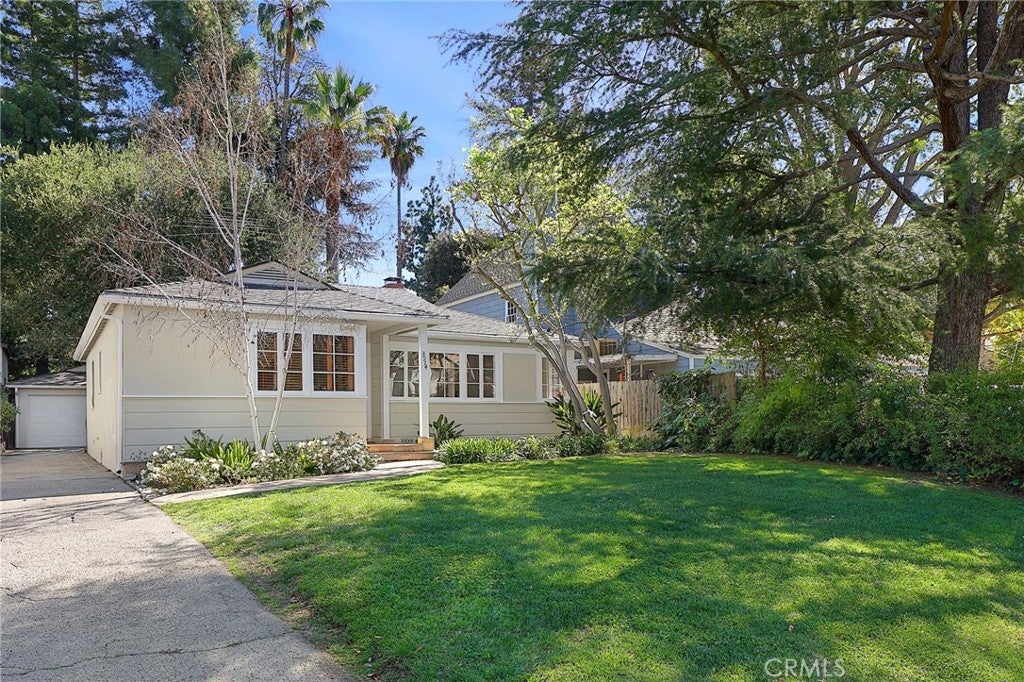 Photo of Listing #SR25057600