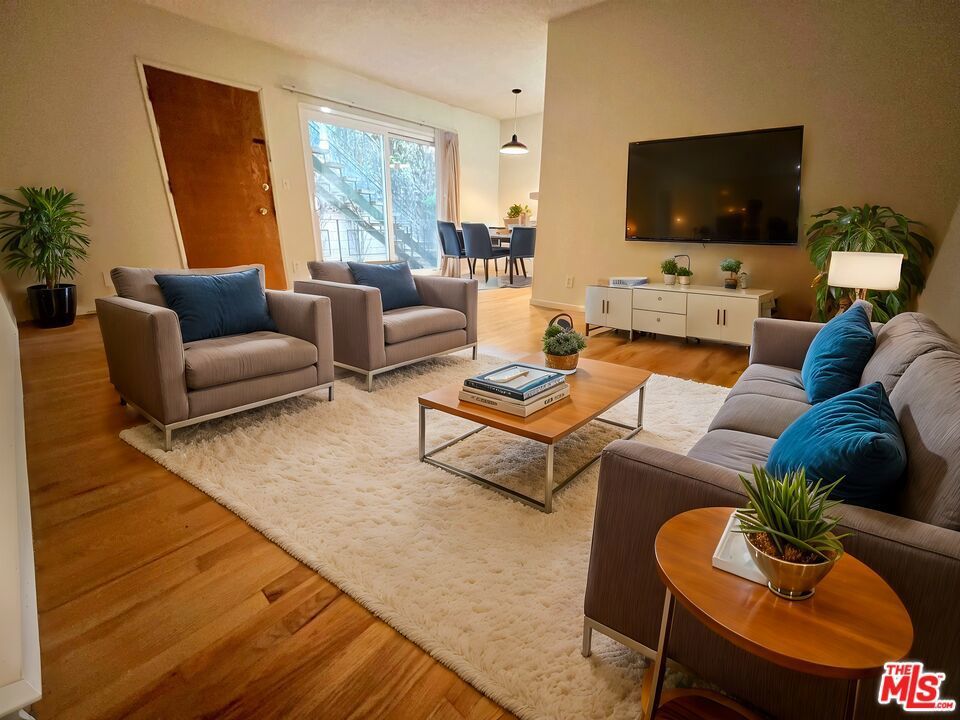 Photo of Listing #25512975