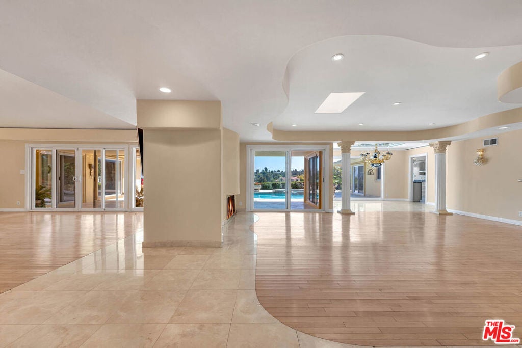 Photo of Listing #25515807