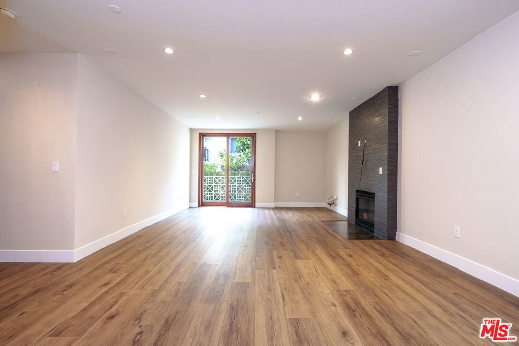 Photo of Listing #25516327