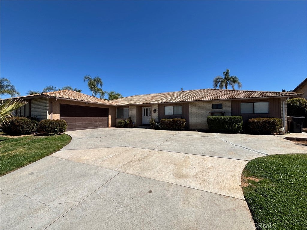 Photo of Listing #IV25065726