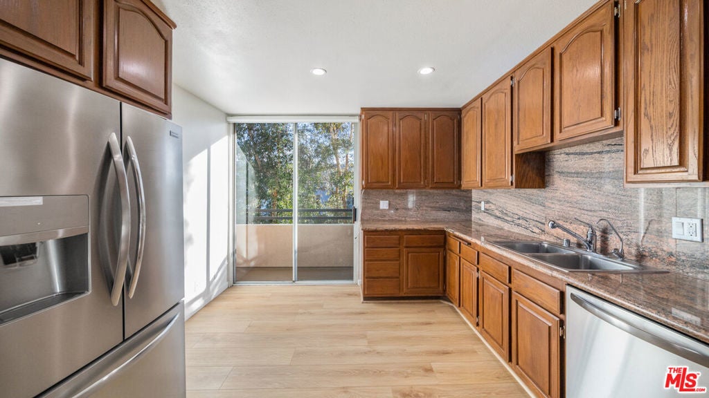 Photo of Listing #25516797