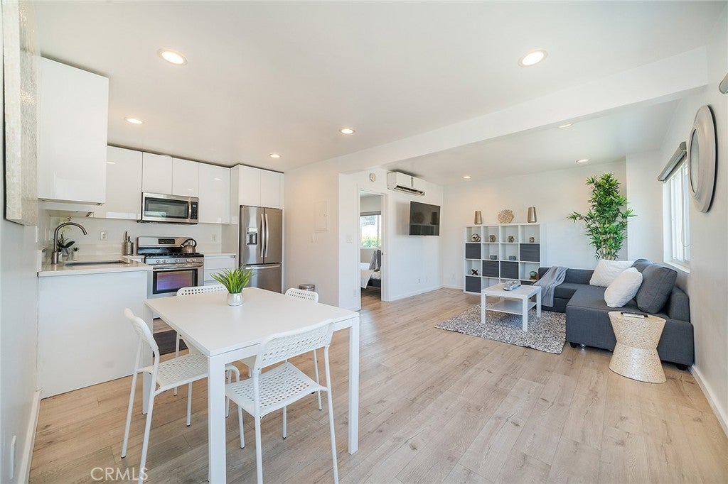 Photo of Listing #SR25066571