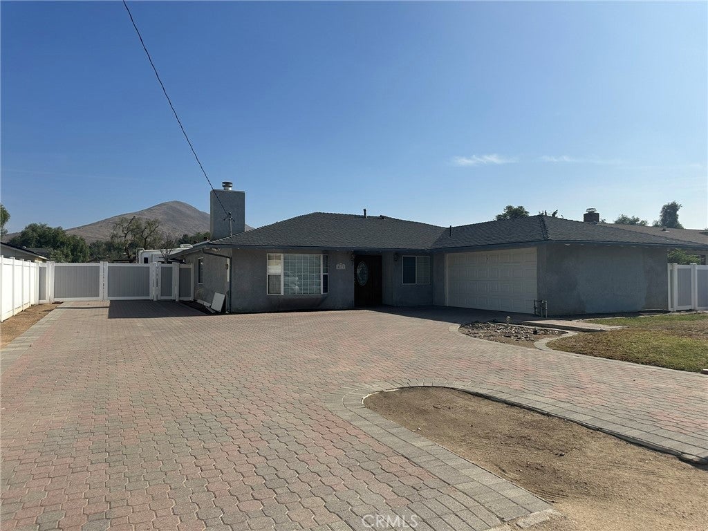 Photo of Listing #IV25068269