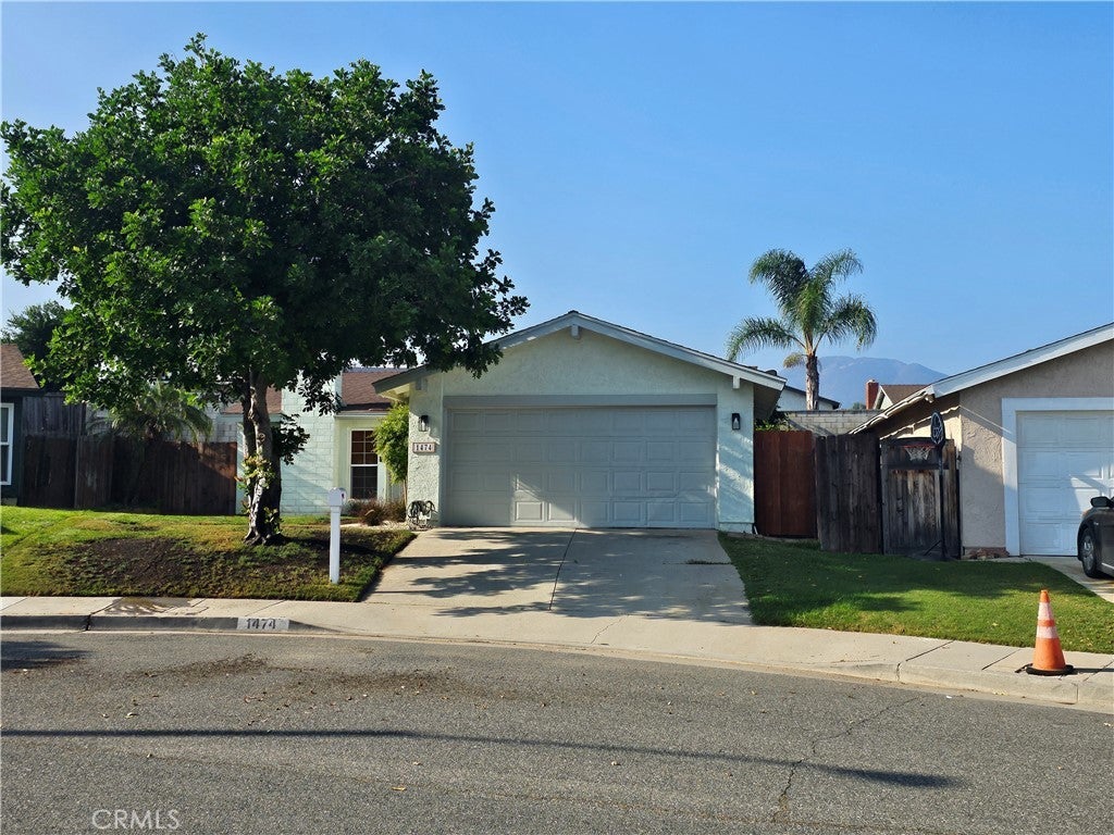 Photo of Listing #IV25068958