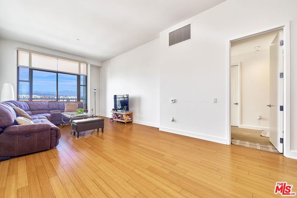 Photo of Listing #25517573