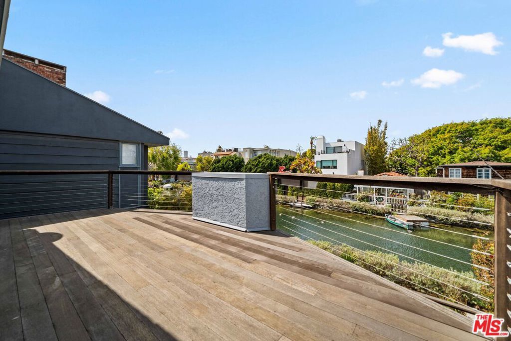 Photo of Listing #25518917