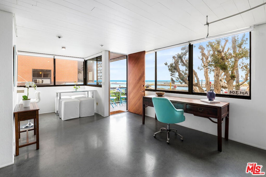 Photo of Listing #25519379