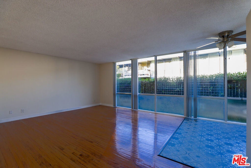 Photo of Listing #25512633