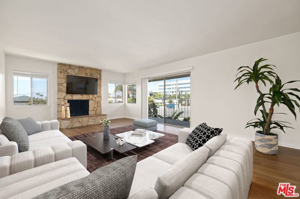 Photo of Listing #25519049