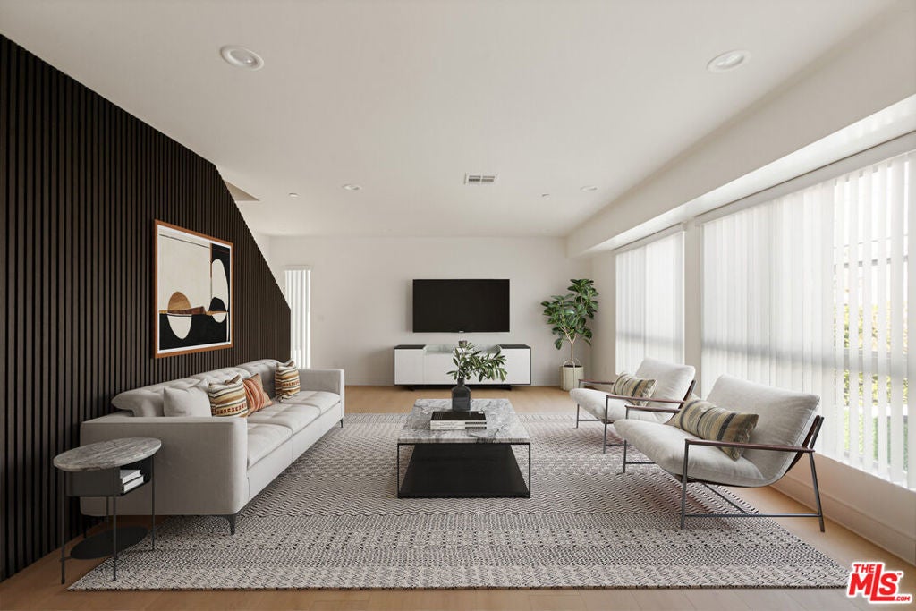 Photo of Listing #25519177