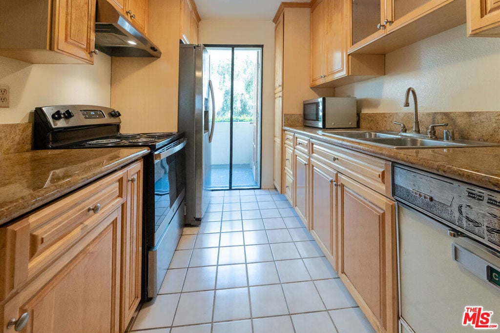 Photo of Listing #25519679