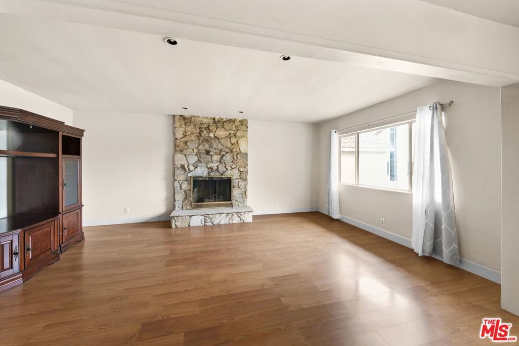 Photo of Listing #25520561