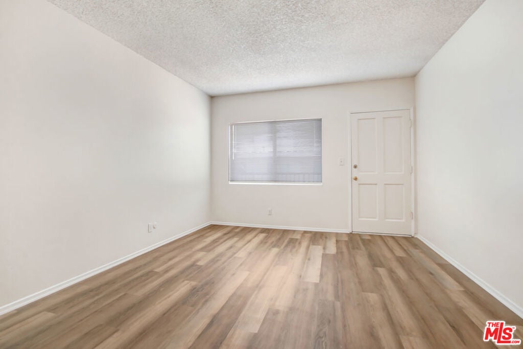 Photo of Listing #25520593