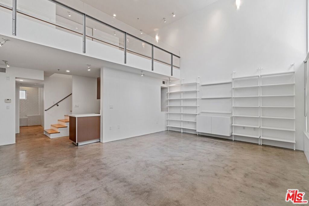 Photo of Listing #25519227