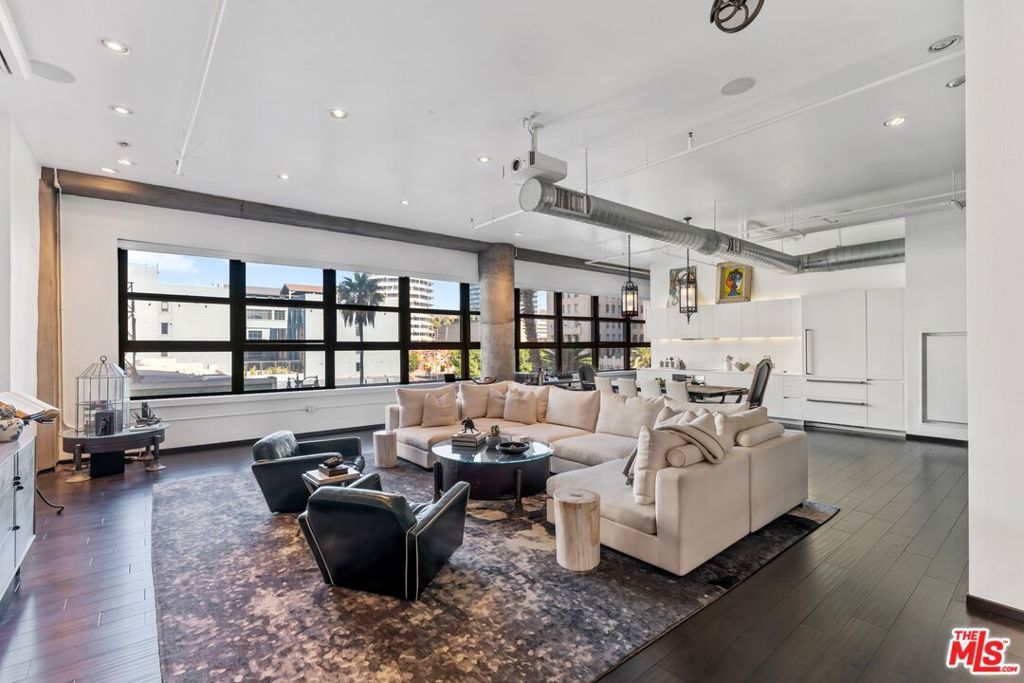 Photo of Listing #25521053