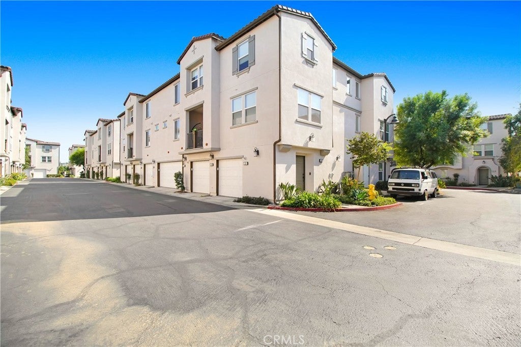 Photo of Listing #DW25075918