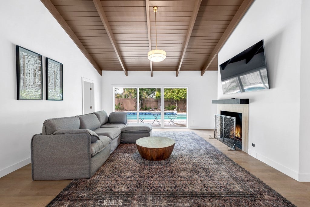 Photo of Listing #SR25070213