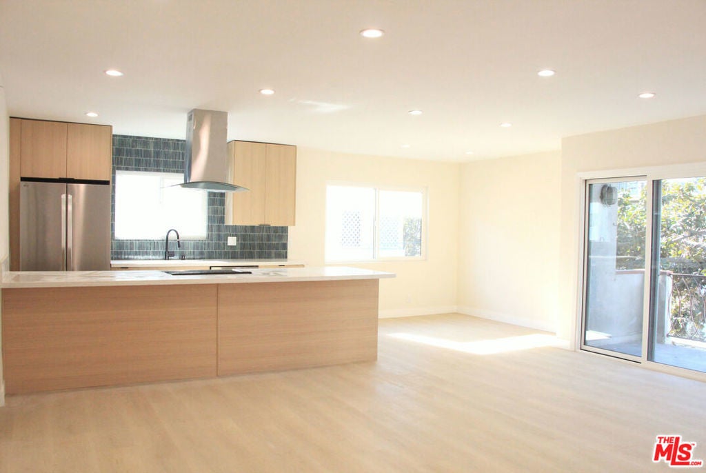 Photo of Listing #25493207