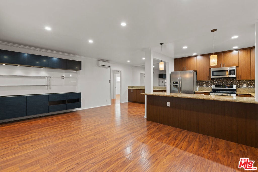 Photo of Listing #25522473