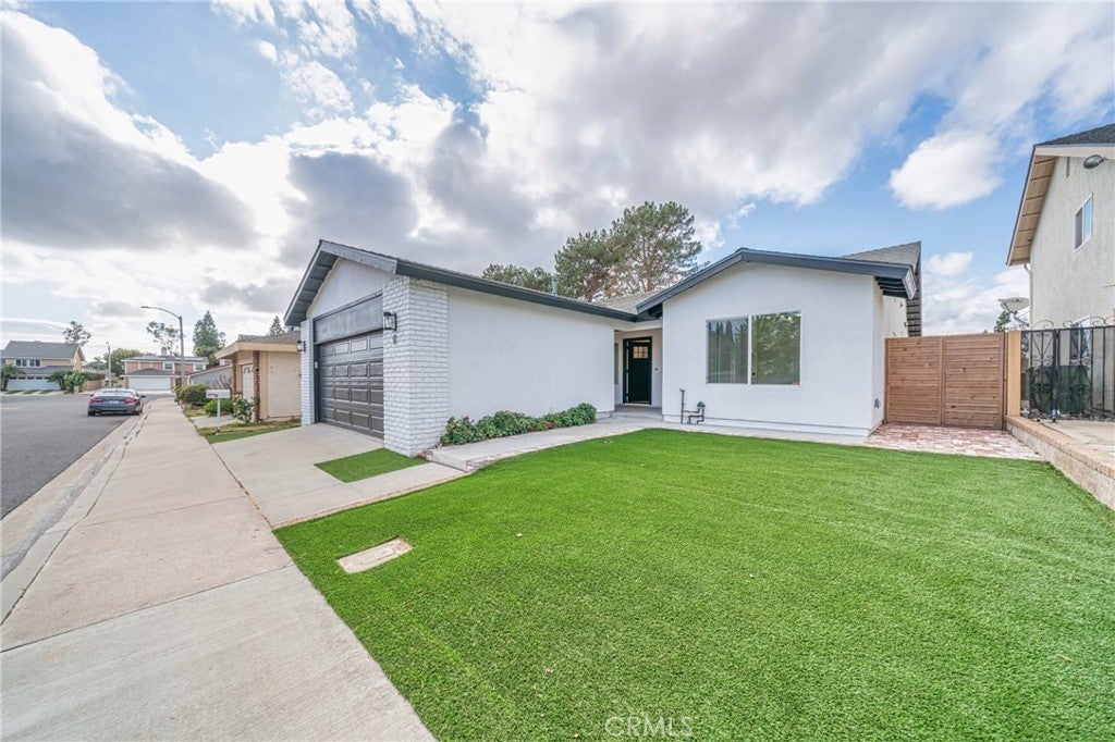 Photo of Listing #OC25077674