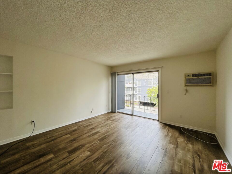 Photo of Listing #25523307