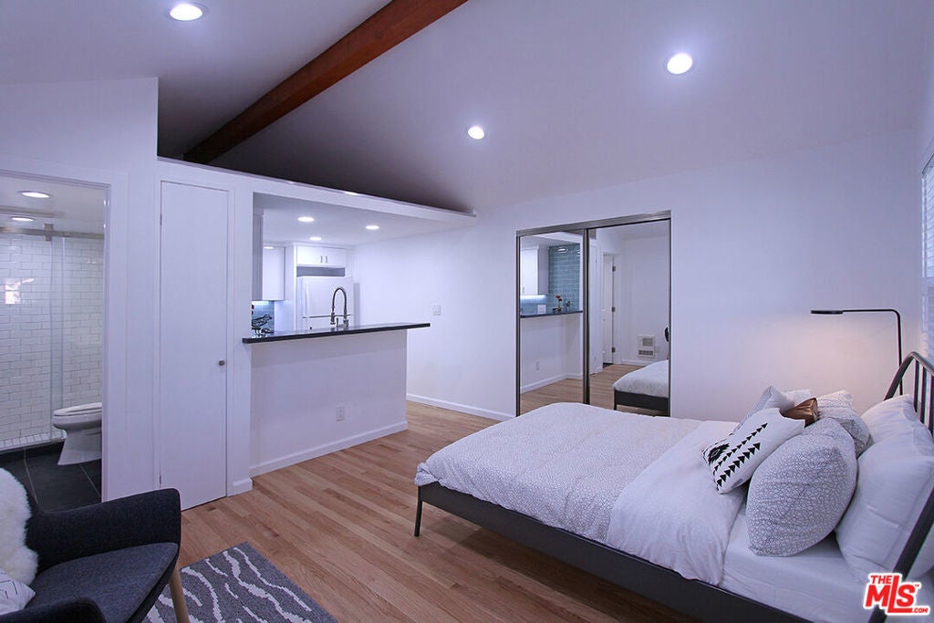 Photo of Listing #25523749