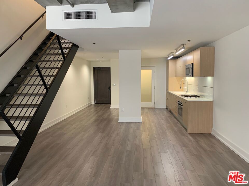 Photo of Listing #25521279